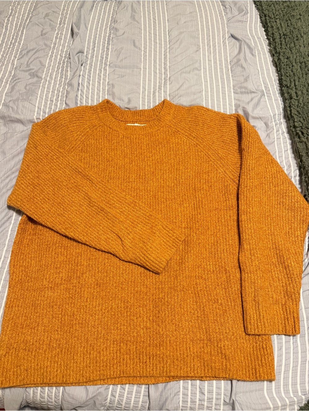 Men’s Abercrombie & Fitch Golden Yellow Soft AF Sweater - Large